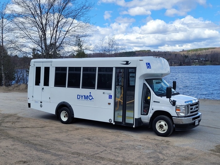 photo of the DYMO bus in front of Head Lake